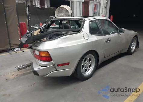 1986 Porsche 944 z USA, uszkodzony, nr VIN WP0AA0953GN154795